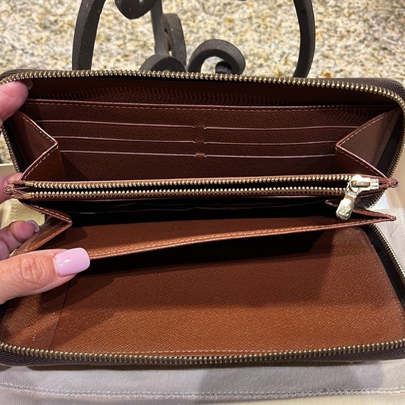Louis Vuitton Zippy Wallet - Picture 4 of 13